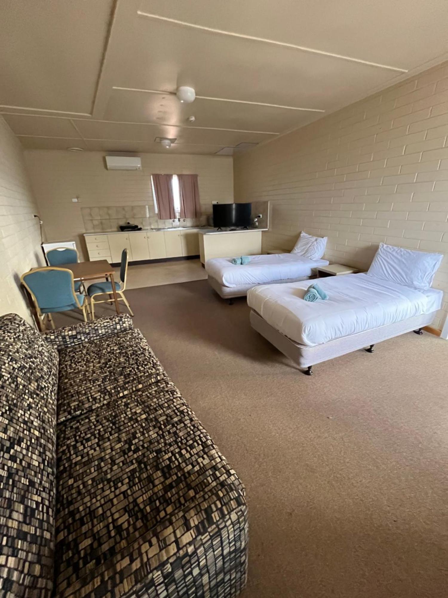 Opal Inn Hotel, Motel, Caravan Park Coober Pedy Eksteriør billede